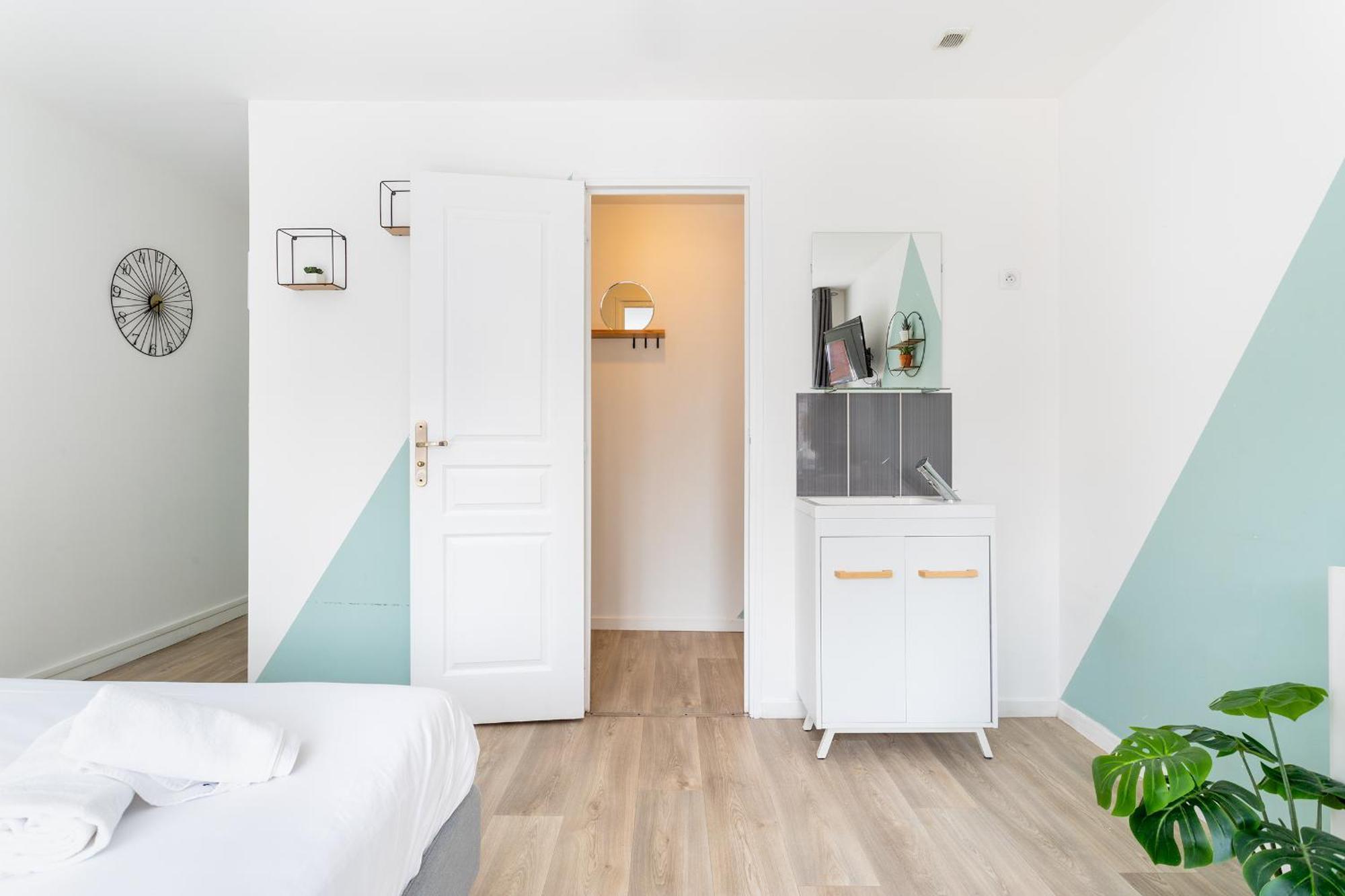 S&K Suite Grande Rue Roubaix - Chambre Spacieuse Et Sdb Privee - Netflix Et Cuisine Exterior photo