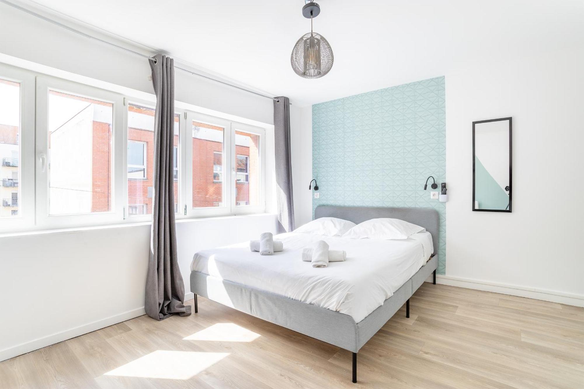 S&K Suite Grande Rue Roubaix - Chambre Spacieuse Et Sdb Privee - Netflix Et Cuisine Exterior photo