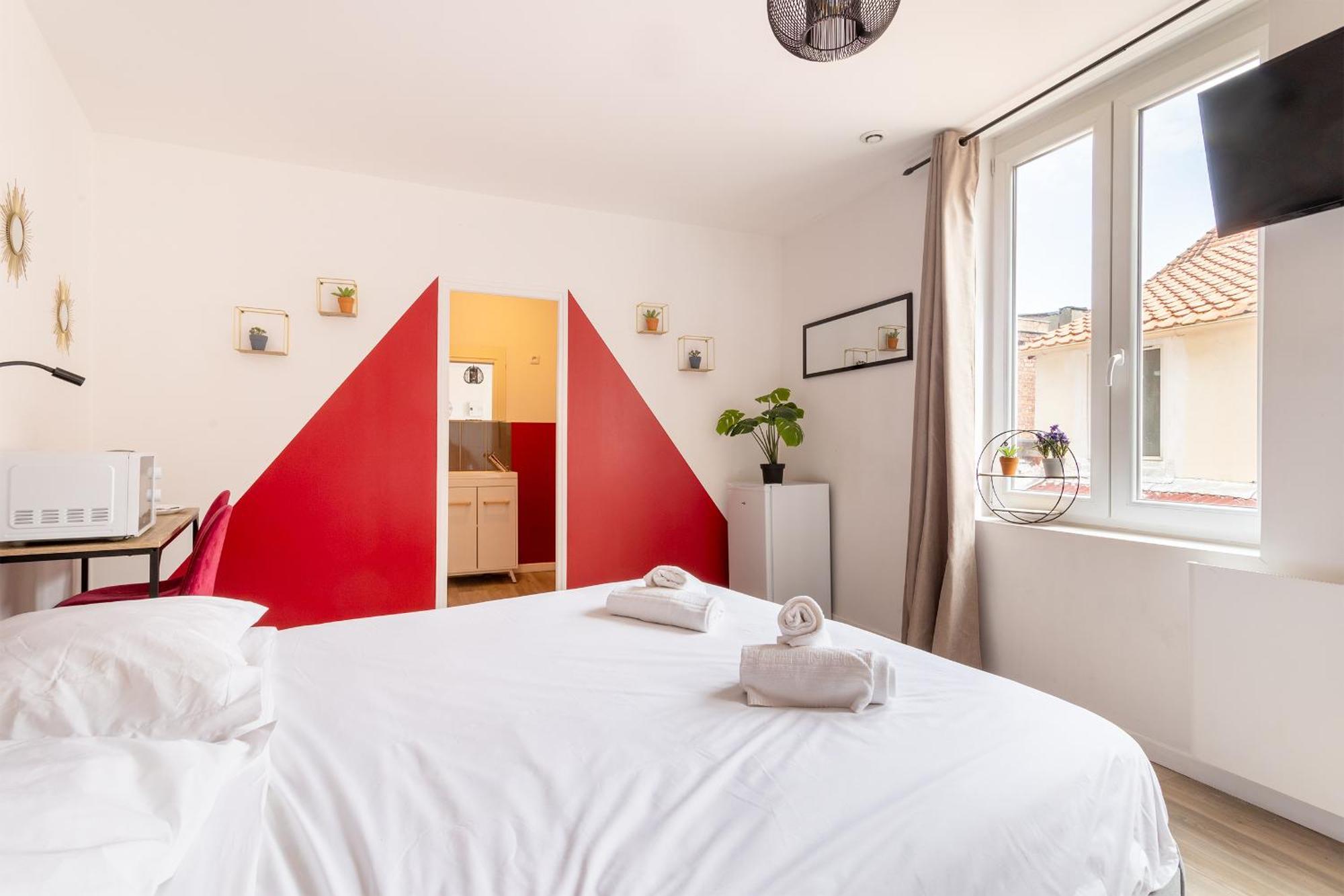 S&K Suite Grande Rue Roubaix - Chambre Spacieuse Et Sdb Privee - Netflix Et Cuisine Exterior photo